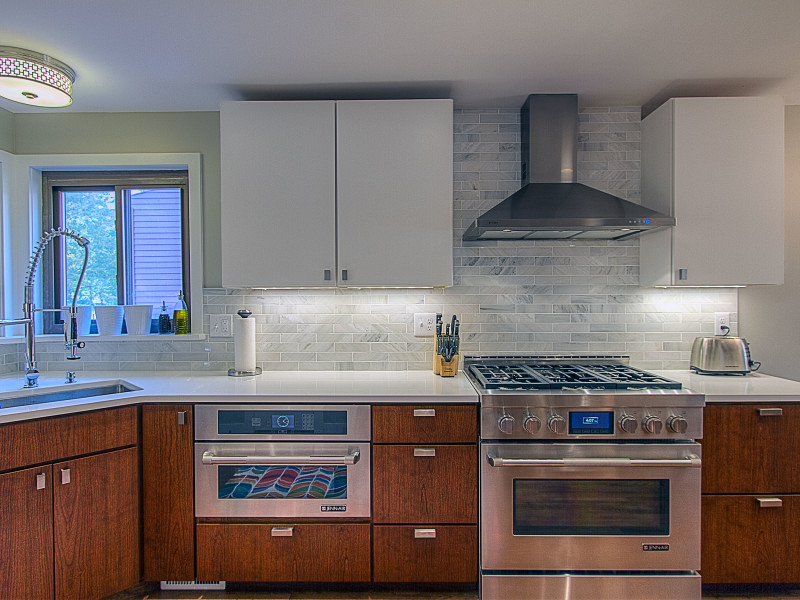 Modern-Kitchen-Remodel-Marble-backspalsh