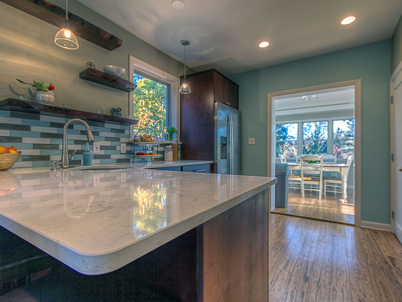 Kitchen-remodel-glass-accent-tile