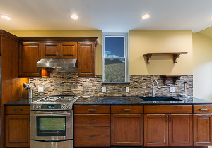 kitchen-remodel-glass-tile-backsplash-medium-cabinets